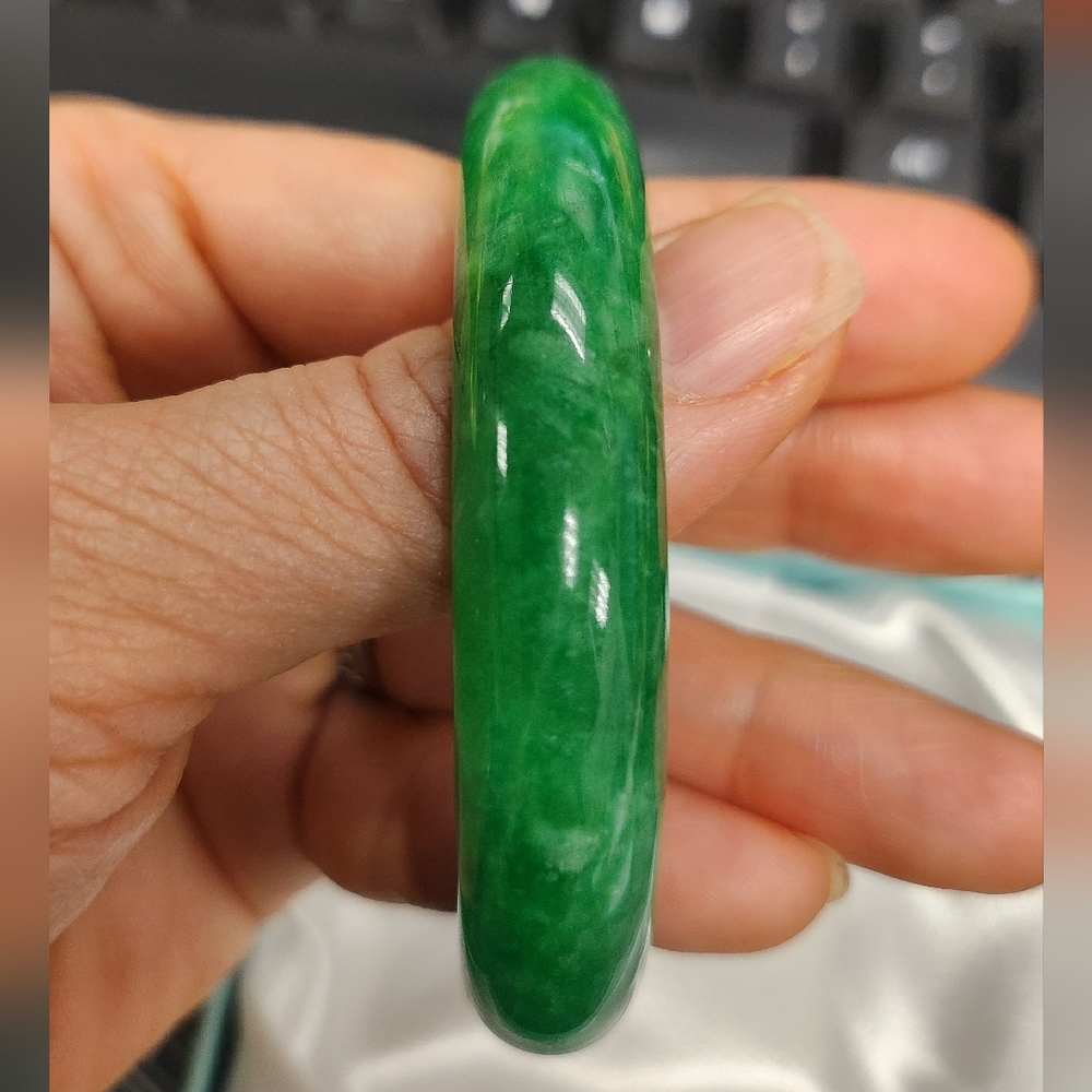Elegant Certified Natural Myanmar Green Jade Bangle